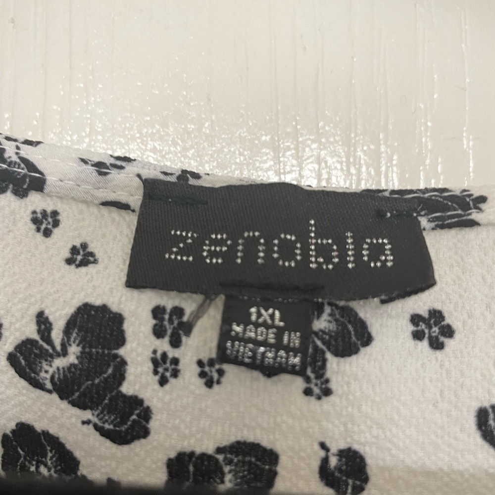 Zenobia Black & White Floral Peplum Tie Top - Picture 7 of 9